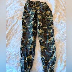 EUC Girls cargo Camouflage joggers